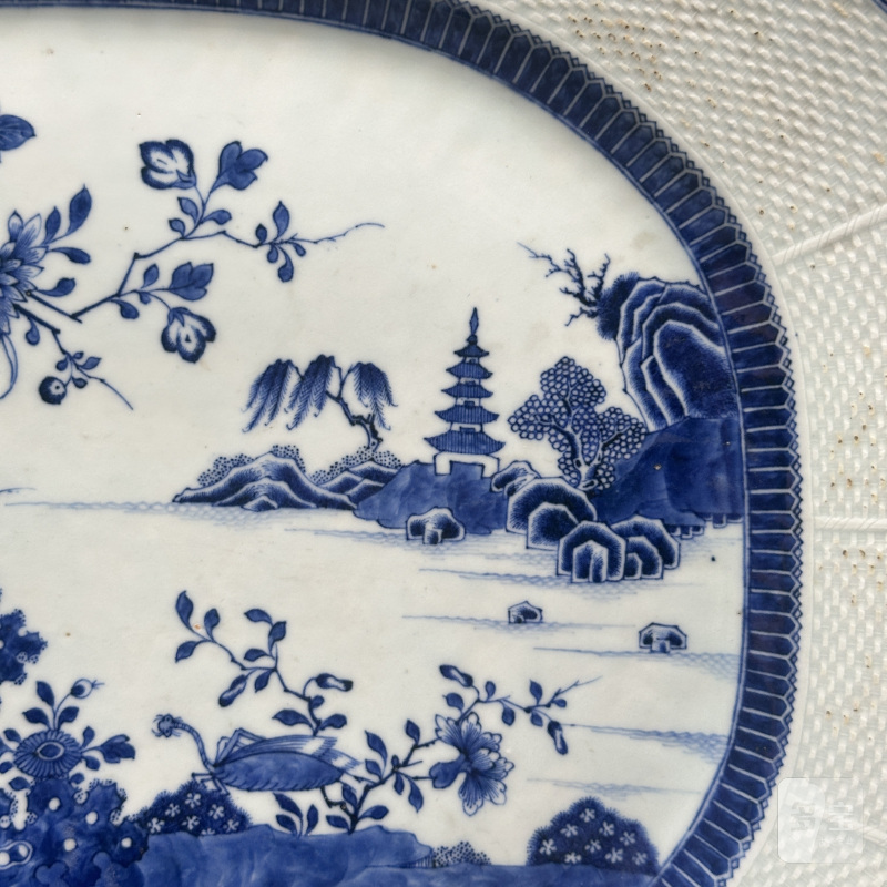 清乾隆 青花山水虫草图八方盘 - 图4